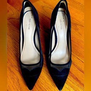 Feminine Black velvet shoe 8.5